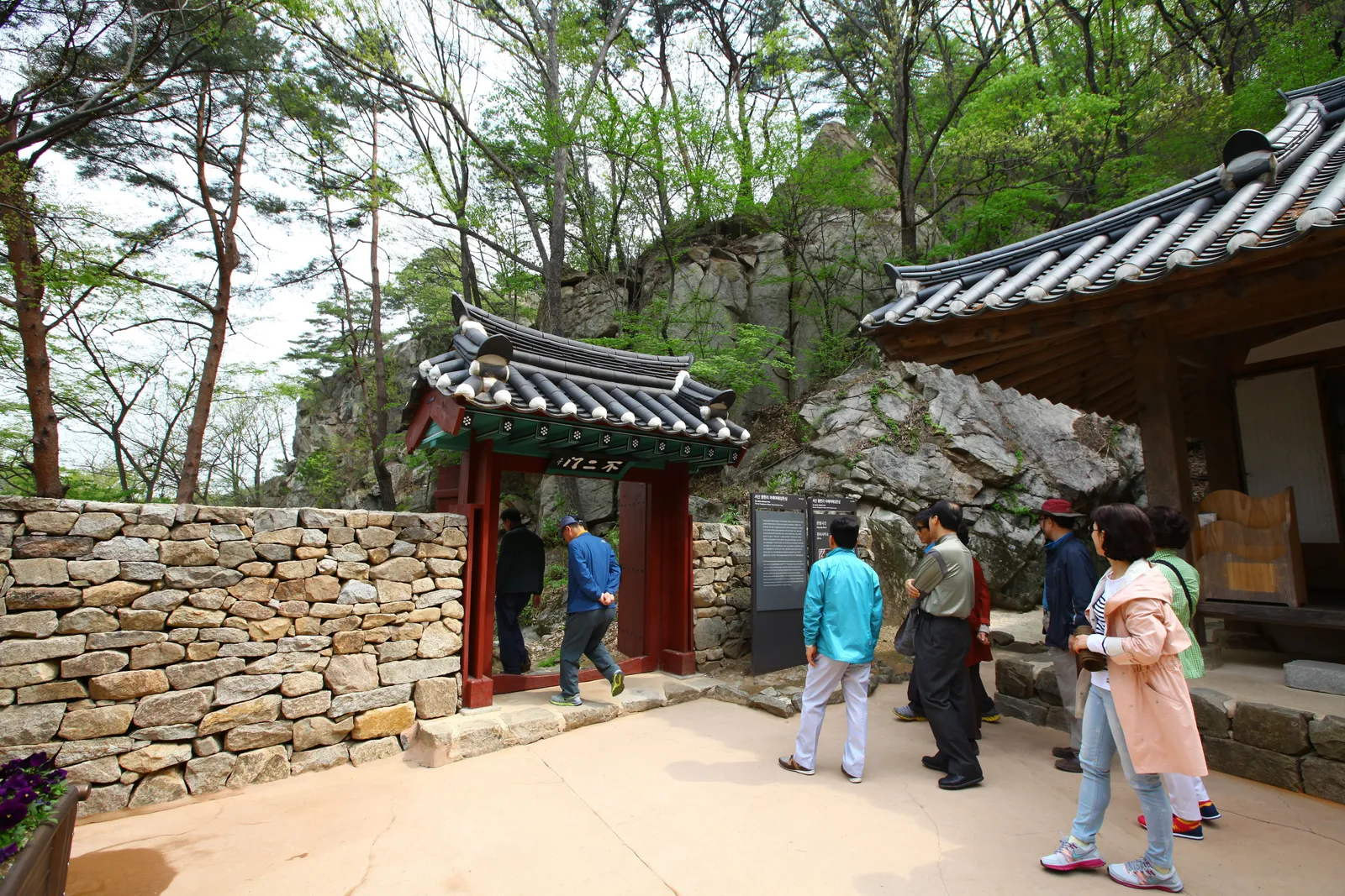 서산 용현리 마애여래삼존상 3